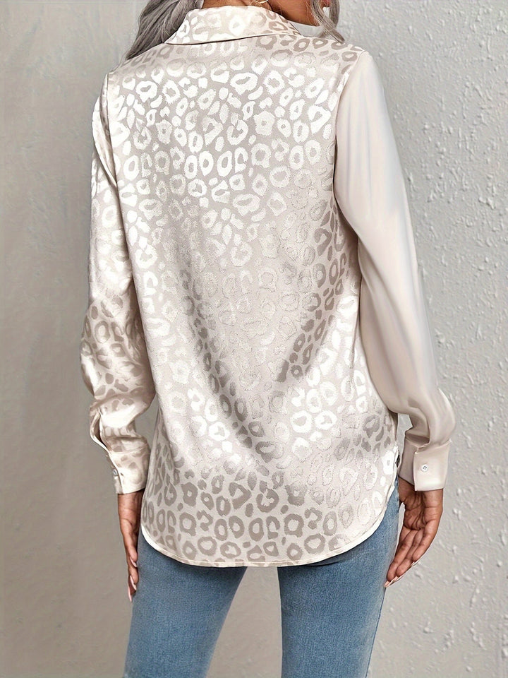 Astrid | Dame Satinbluse Med Lange Ærmer Og Leopardprint