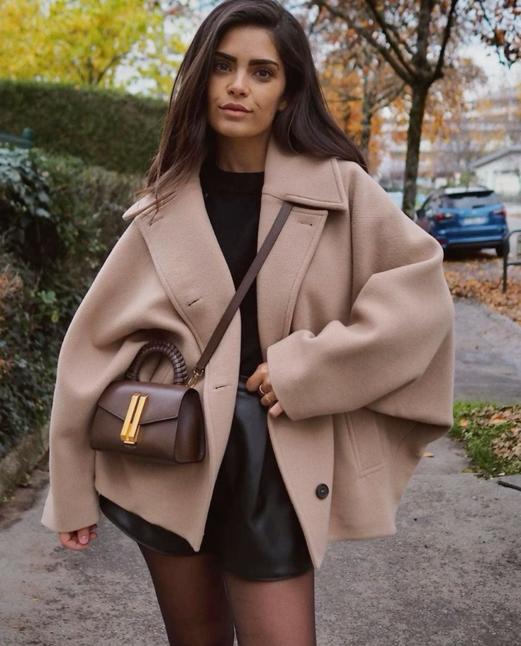 Henriette | Dame Kort Oversized Uldfrakke Med Single-Breasted Lukning