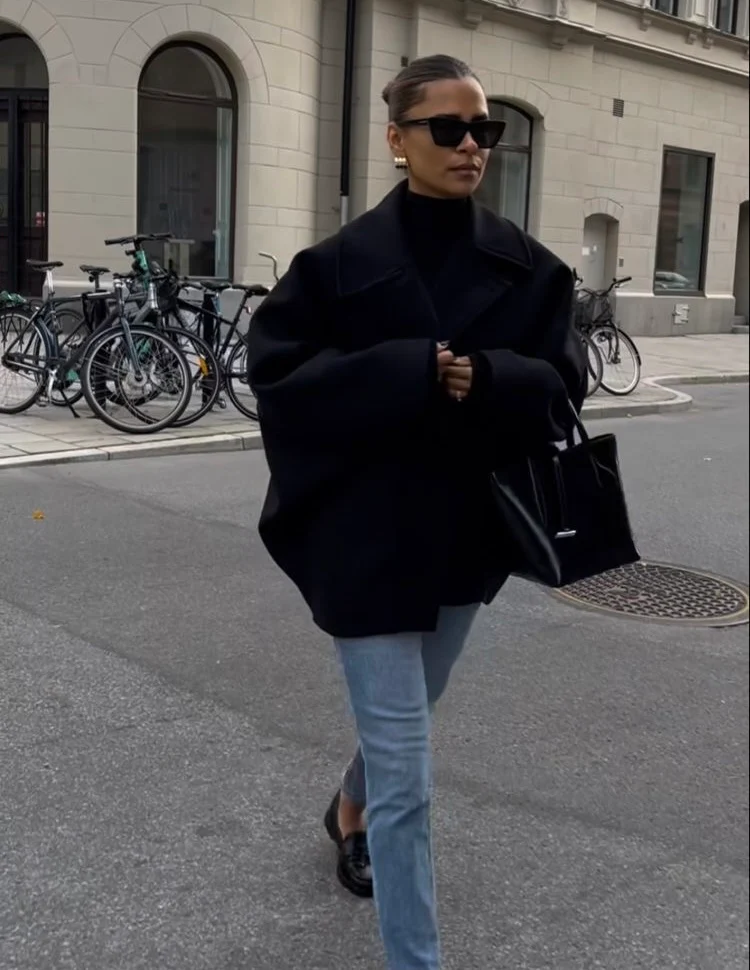 Henriette | Dame Kort Oversized Uldfrakke Med Single-Breasted Lukning