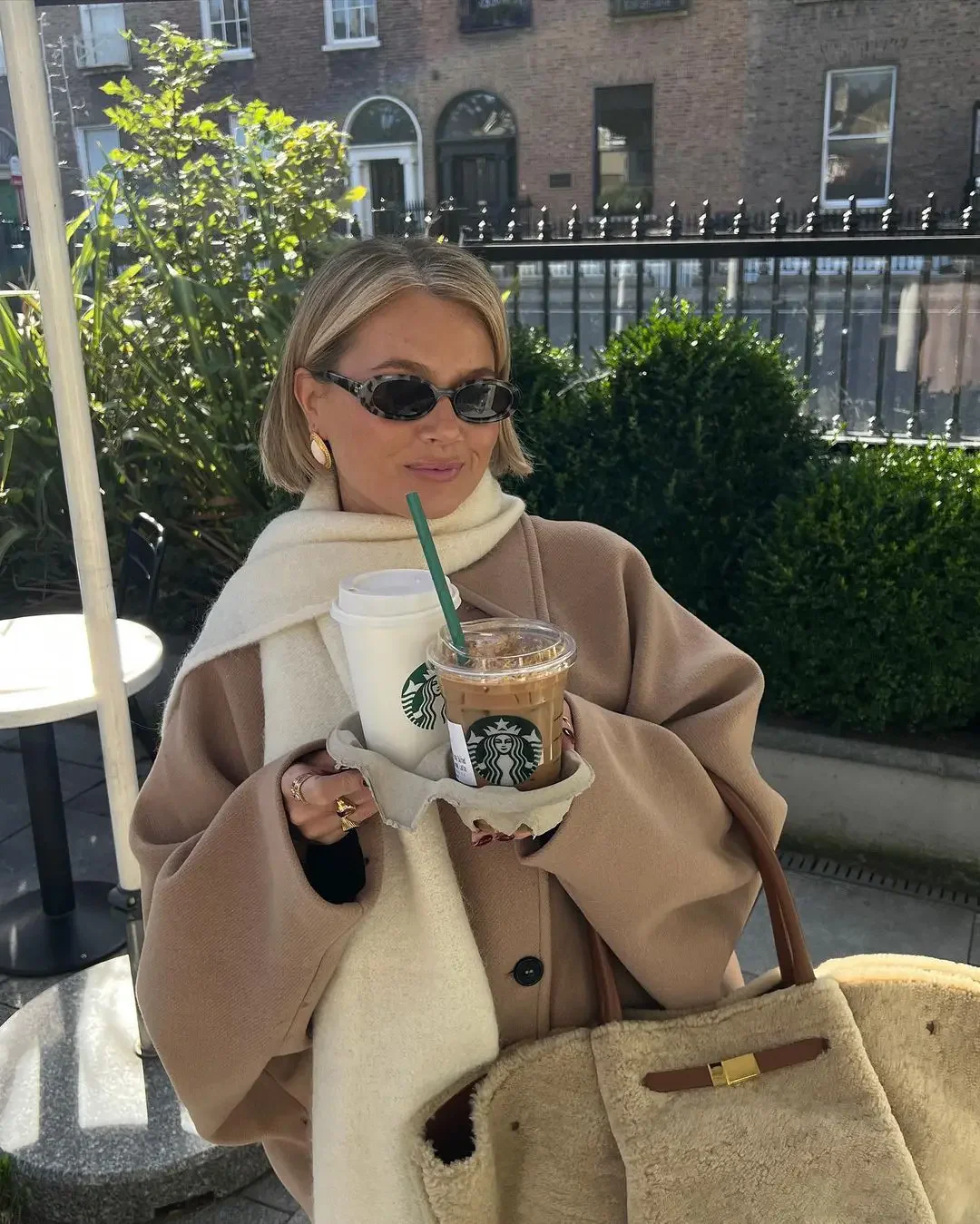 Henriette | Dame Kort Oversized Uldfrakke Med Single-Breasted Lukning