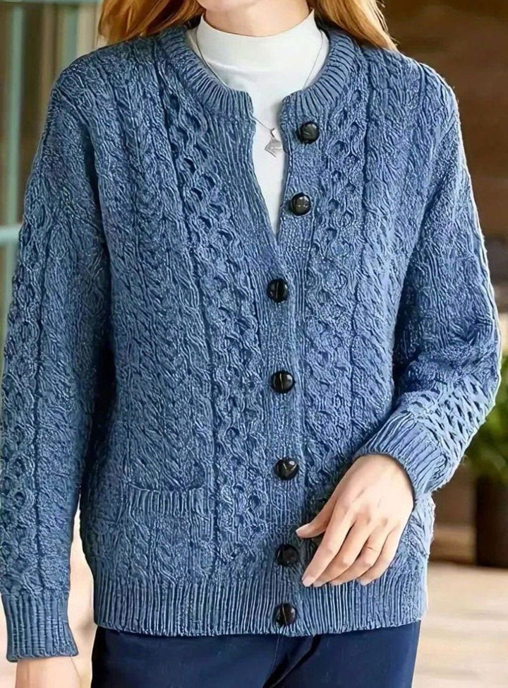 Jytte | Dame Løs Cardigan Med Kabelstrik Og Knaplukning