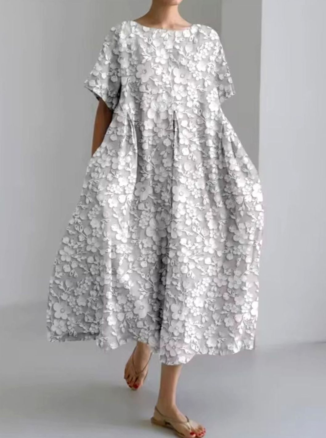 Julie | Dame Løs Midikjole Med Rund Hals Og Blomsterappliqué