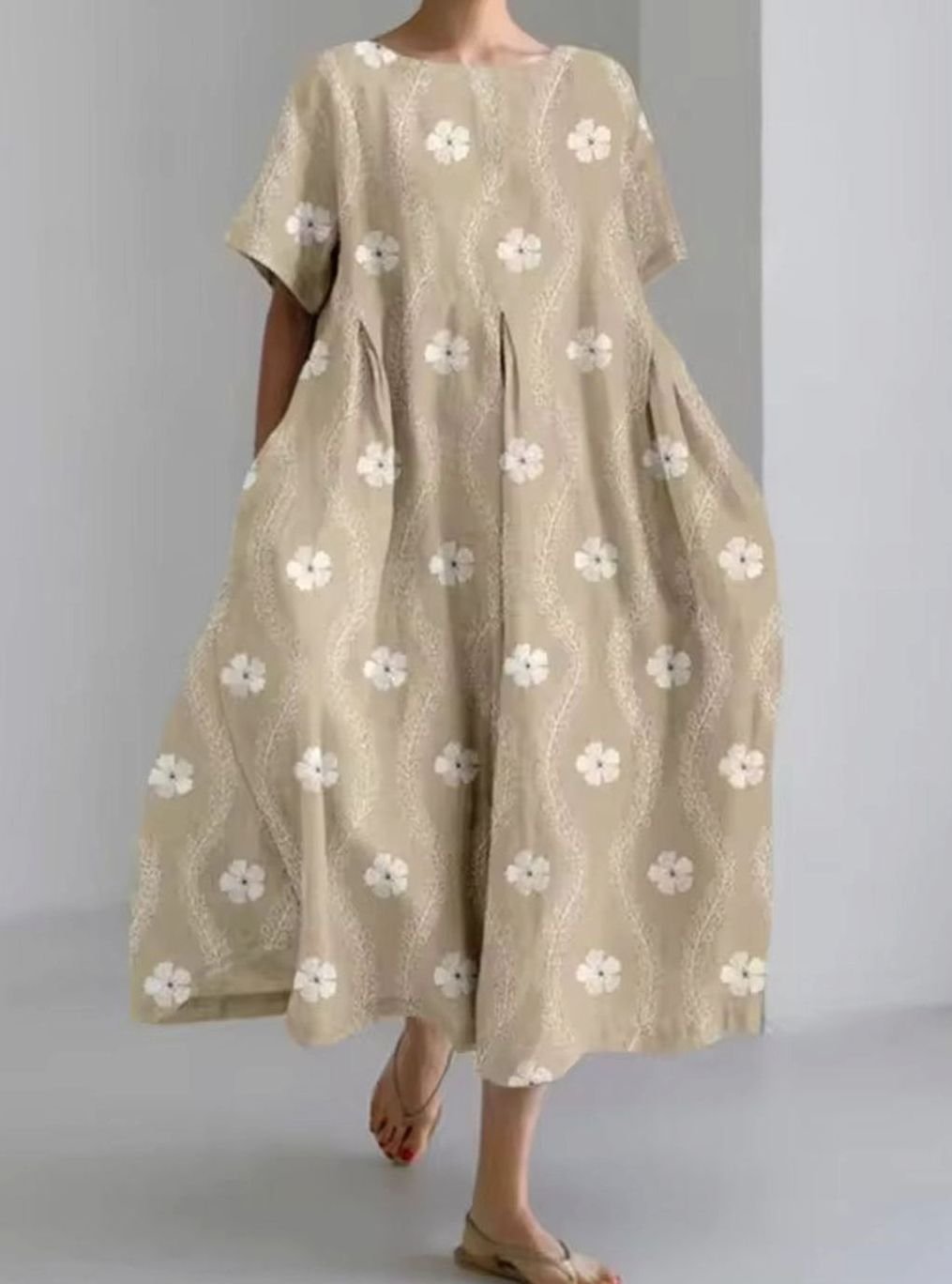 Julie | Dame Løs Midikjole Med Rund Hals Og Blomsterappliqué