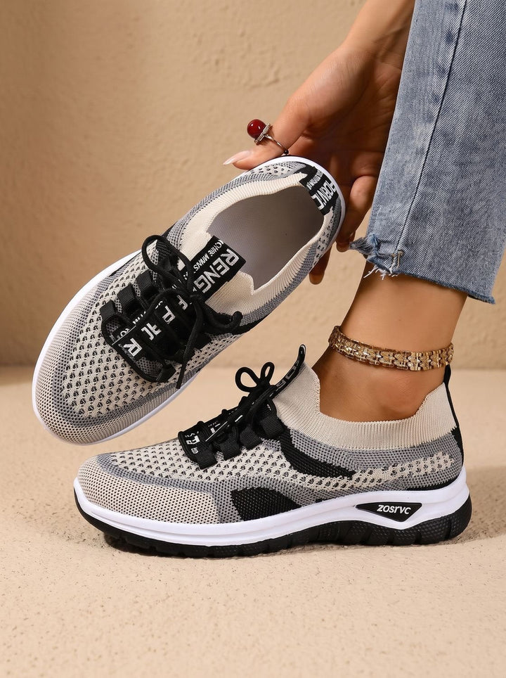 Vibeke | Dame Sneakers Med Snøring Og Rund Tå