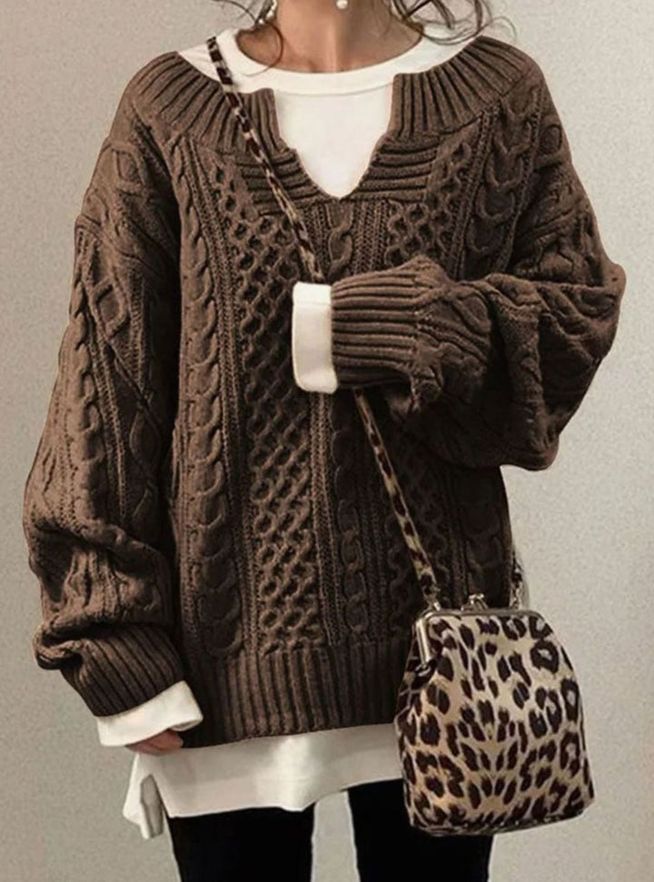 Astrid | Dame Oversized Strikket Sweater Med V-Hals Og Kabelmønster