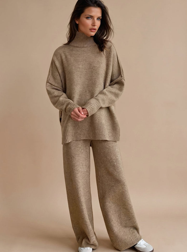 Dorthe | Dame Oversized Rullekrave Strikket Loungesæt Med Vidde Ben