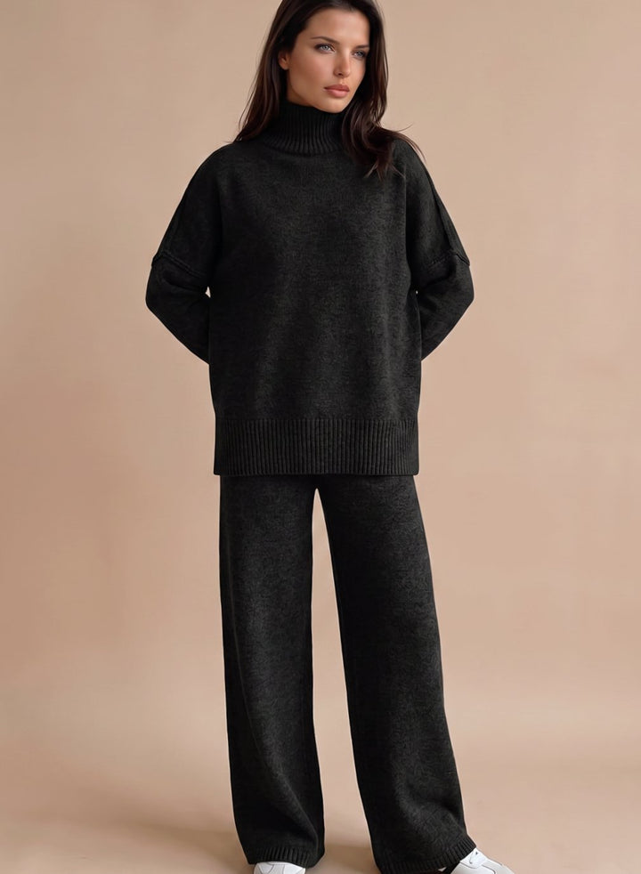 Dorthe | Dame Oversized Rullekrave Strikket Loungesæt Med Vidde Ben