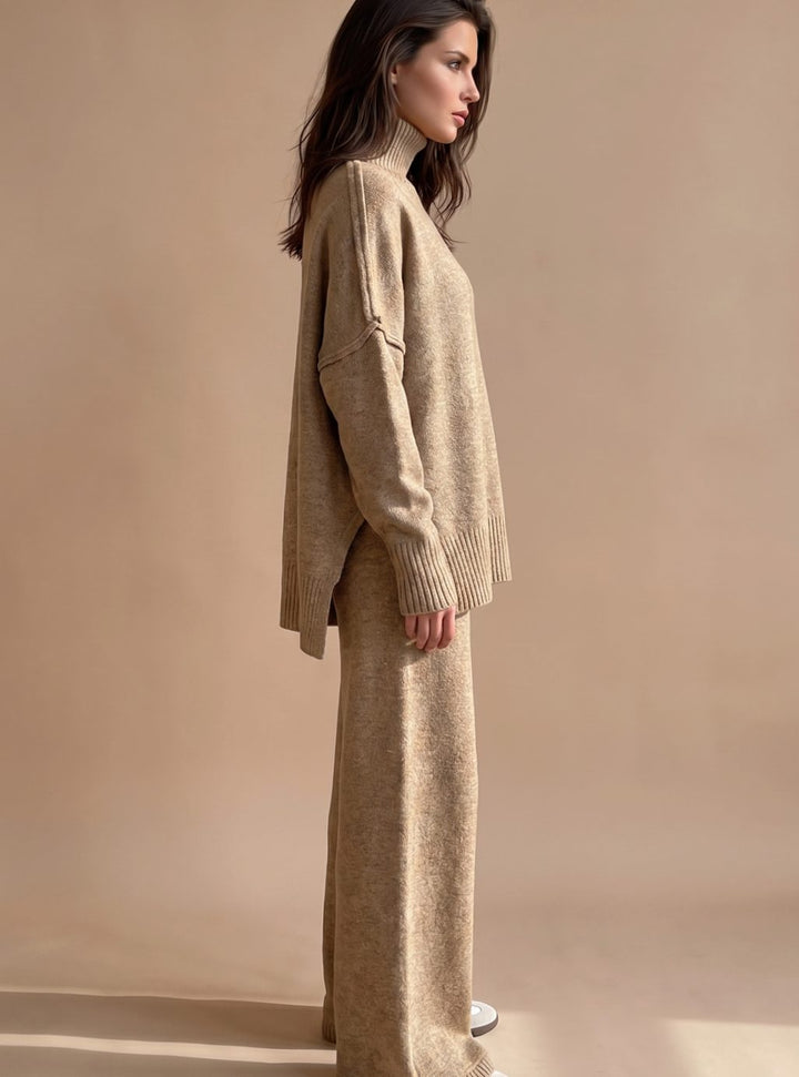 Dorthe | Dame Oversized Rullekrave Strikket Loungesæt Med Vidde Ben