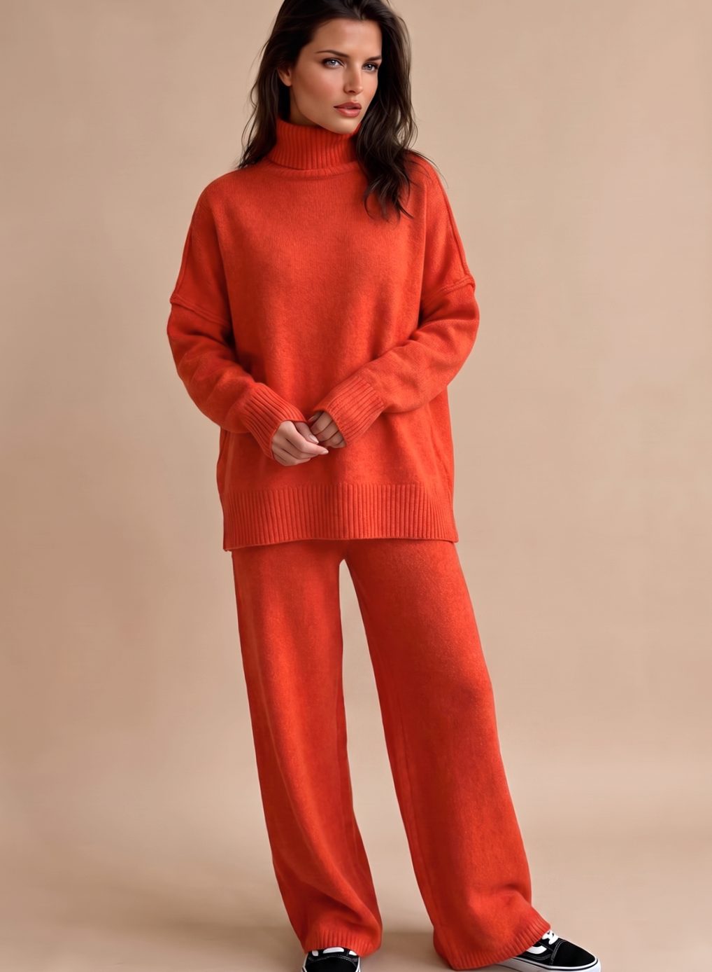 Dorthe | Dame Oversized Rullekrave Strikket Loungesæt Med Vidde Ben
