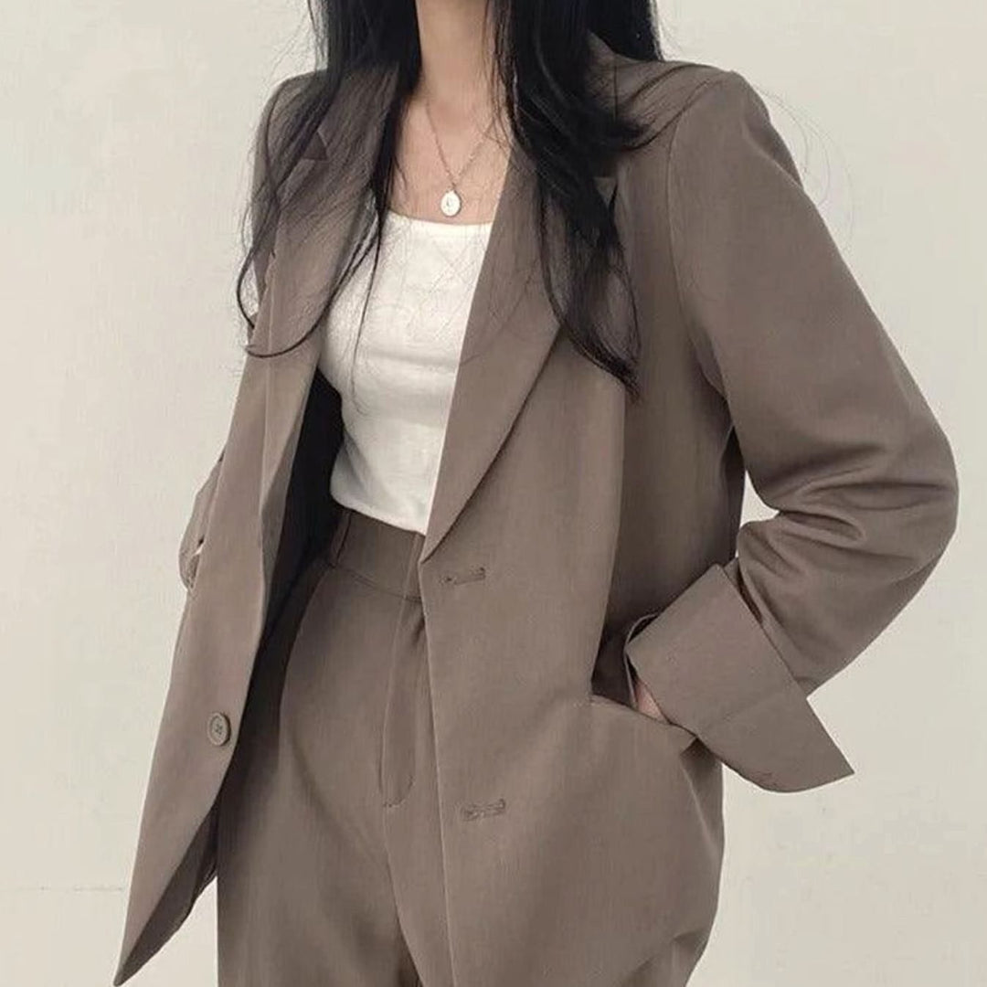 Cecilie | Dame Skræddersyet Langblazer Med Notch Lapel Og Højtaljede Bukser