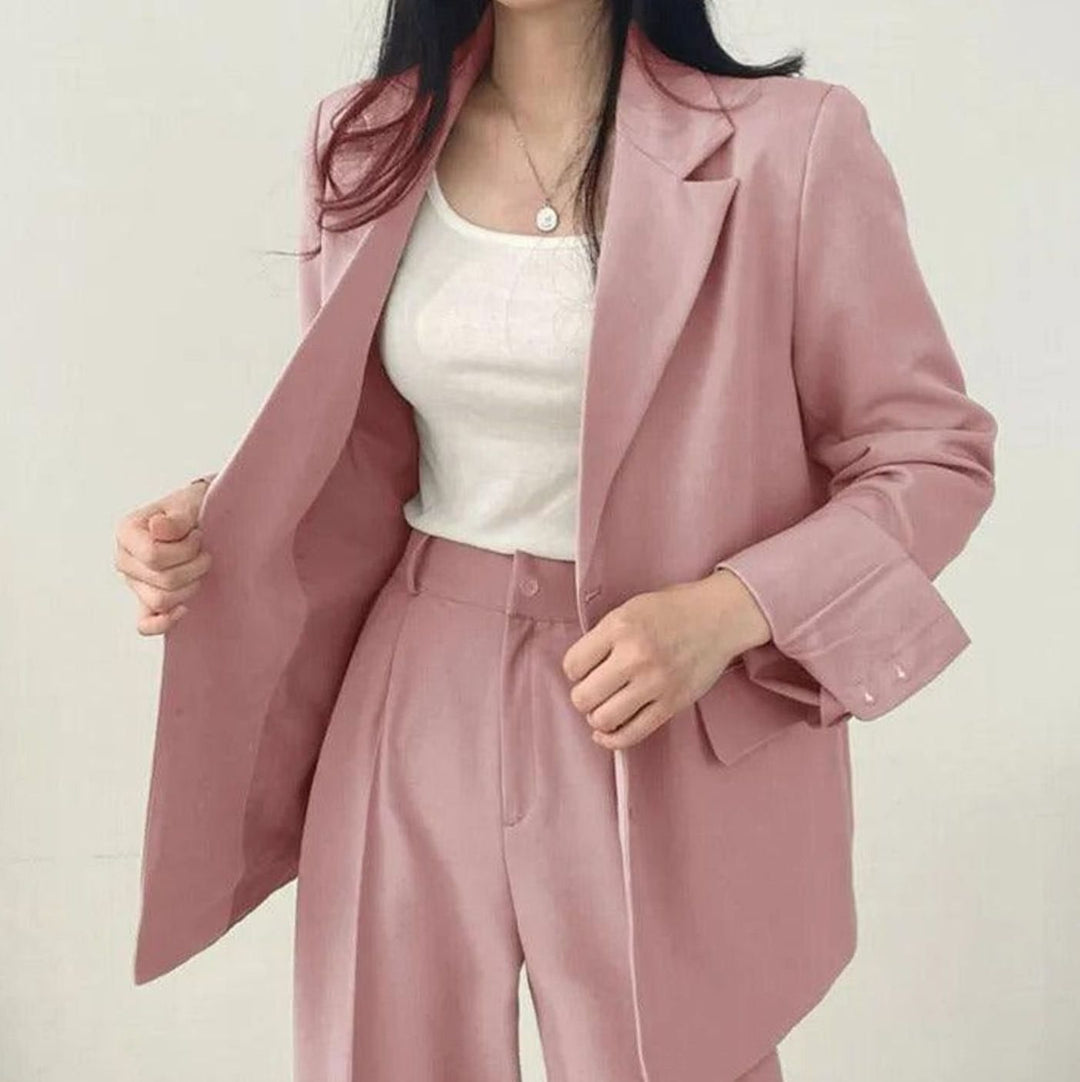 Cecilie | Dame Skræddersyet Langblazer Med Notch Lapel Og Højtaljede Bukser