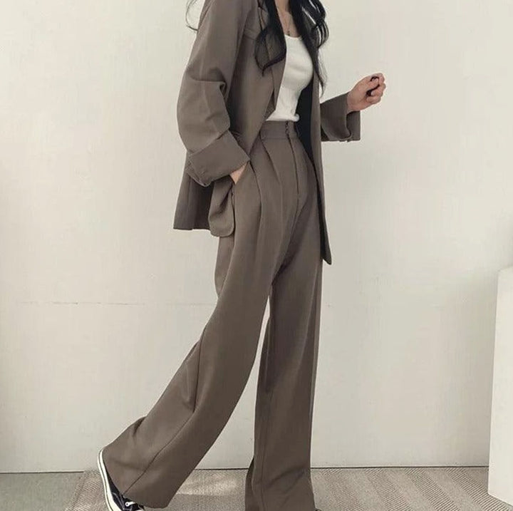 Cecilie | Dame Skræddersyet Langblazer Med Notch Lapel Og Højtaljede Bukser