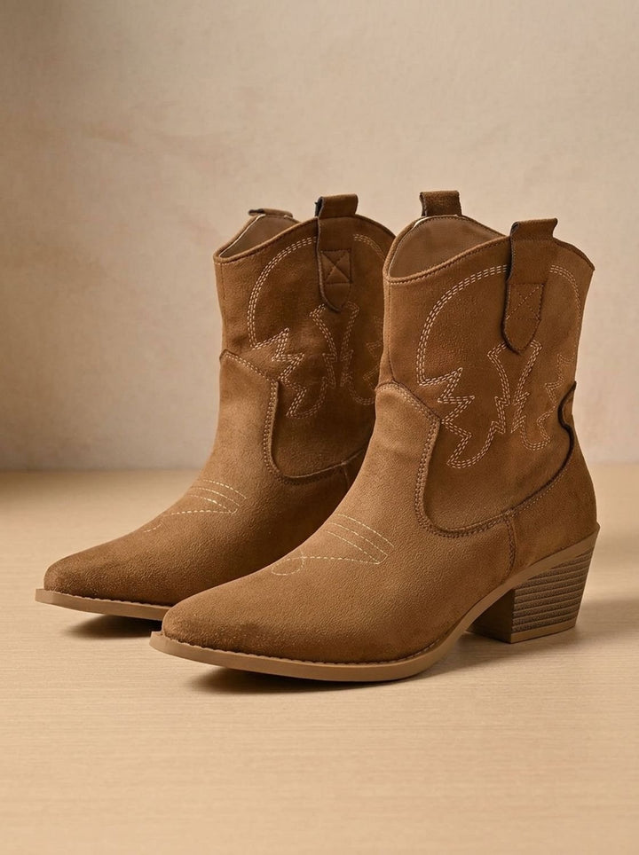 Ditte | Dame Cowboystøvler Med Broderi Og Wide-Calf Pasform