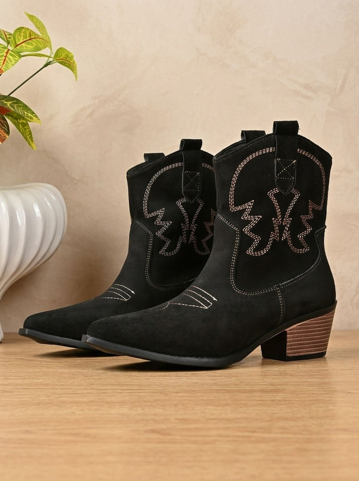 Ditte | Dame Cowboystøvler Med Broderi Og Wide-Calf Pasform