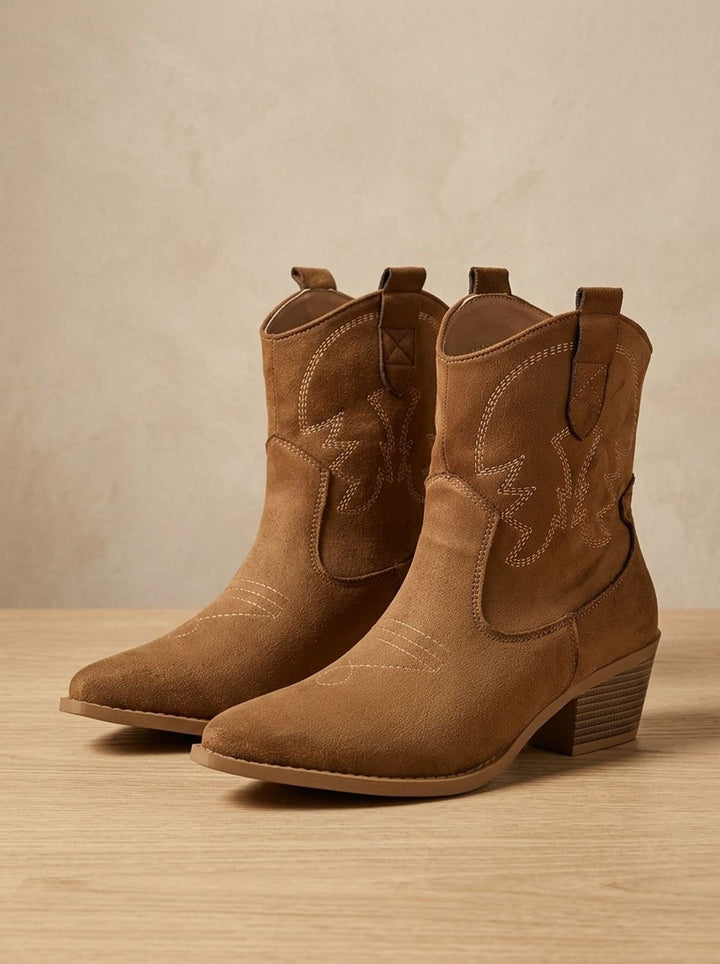 Ditte | Dame Cowboystøvler Med Broderi Og Wide-Calf Pasform